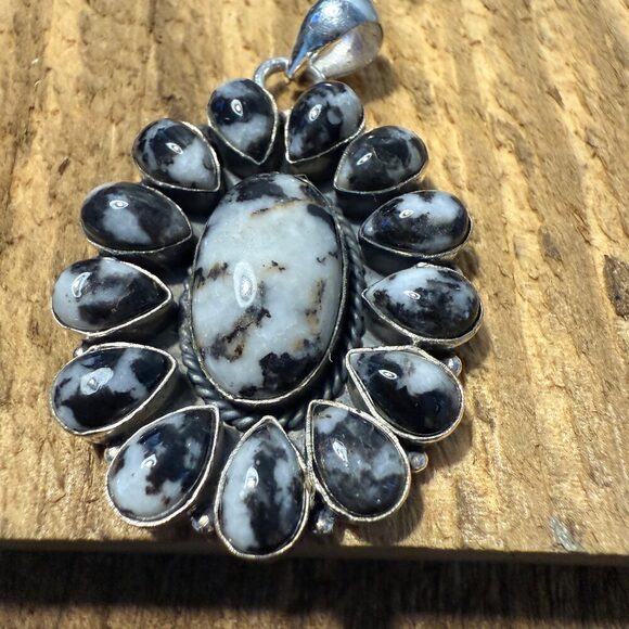White Buffalo Dahlia Turquoise Gemstone Navajo Pendant - Picture 3 of 9